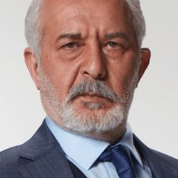 Ali Sürmeli 飾演 Selçuk