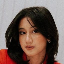 Keisya Levronka 飾演 Nira