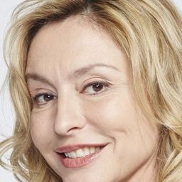 Jeanne Savary - The Ax演員 飾演TV Host