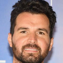 Andrea Iervolino - The Good Witch of Christmas編劇