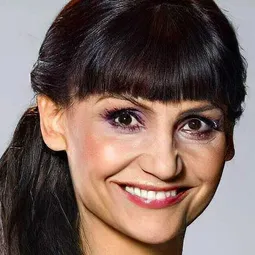 Małgorzata Pieczyńska - Letters to Santa 2演員 飾演Monika's Mother