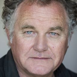 Ross Harper 飾演 Harry