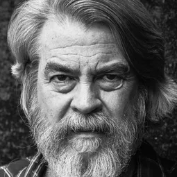 Lawrence Turner 飾演 Henry Monroe