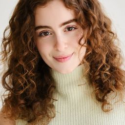 Brielle Angelique 飾演 Dancer