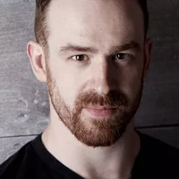 Alden Adair 飾演 Sgt. MacPhee