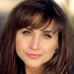 娜塔希亞·德米特里 - Man of the Hour演員 飾演Christina