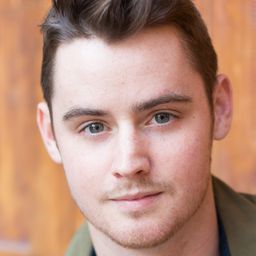 Dan Benson 飾演 Colin Brewer / The Creature