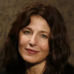 嘉芙蓮堅娜 飾演 Ugga (voice)