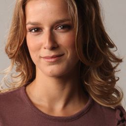 Margarida Vila-Nova 飾演 Teresa