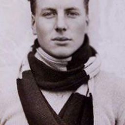 Andrew Irvine 飾演 Self (Archival)