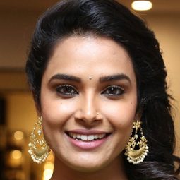 Hari Teja 飾演 Lakshmi