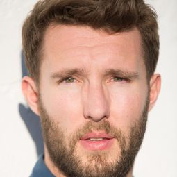 Charlie Hewson - 異星戰境演員 飾演