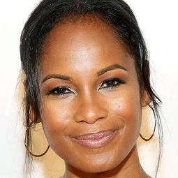 羅賓妮 李 - 七生有幸演員 飾演Sarah