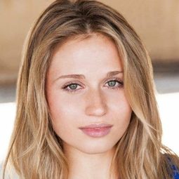 麗塔·沃爾克 飾演 Katnip