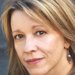 琳達·艾蒙 飾演 Gloria