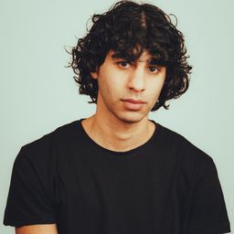 多古漢·卡巴達伊 飾演 Soheil