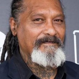 Wayne Hapi 飾演 Heremia Te Wake