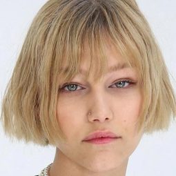 Grace VanderWaal 飾演 Vesta Sweetwater