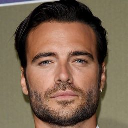 Giulio Berruti - W gli sposi演員 飾演Don Celestino