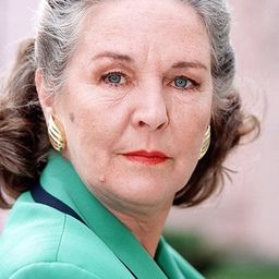 Rowena Cooper 飾演 Anna Van Gogh