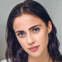 莉迪亞·佩克漢 飾演 Melinda