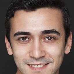 Münir Can Cindoruk 飾演 Teacher Haluk