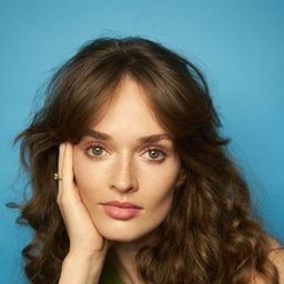 Anaëlle Duguet 飾演 Emilie