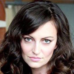 Claire Brosseau 飾演 Jenny Reynolds