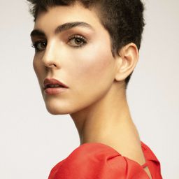 Julia Konrad 飾演 Ruth-Celine