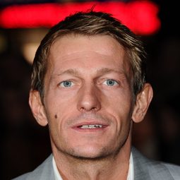 李奧·格雷戈里 - 崔斯坦與伊索德演員 飾演Simon