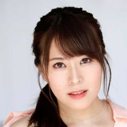 友梨花千花 飾演 Rumi