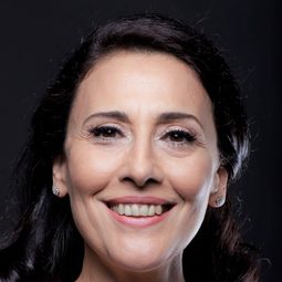 茱莉亞卡莎 - Here Comes the Rain演員 飾演Marie