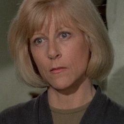 Eléonore Hirt 飾演 Hirtenberg