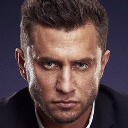 Pavel Priluchnyy 飾演 Dark Officer (voice)