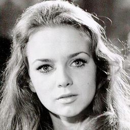 Marie Liljedahl 飾演 Eve