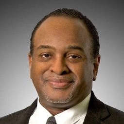 泰隆·班斯金 飾演 Special Agent Draper