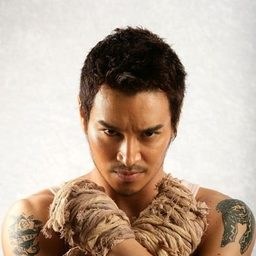 阿卡拉·阿曼達亞庫 飾演 Arm