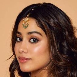 Jhanvi Kapoor 飾演 Suhana Bhatia