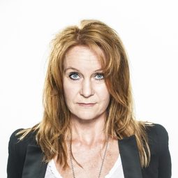 Maria Lundqvist 飾演 Signe Jönsson - äiti Ruotsissa