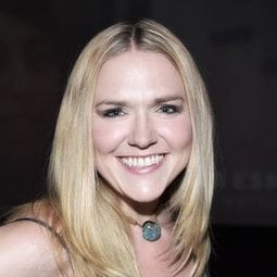 多明妮克史旺 飾演 Dr. Langley