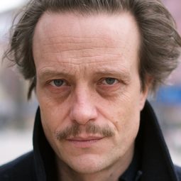 安格斯·戴爾 - The Disappearing Illusionist演員 飾演Dirk Ohm