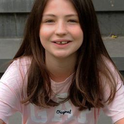 Lilli Lacher 飾演 Kim Jülich