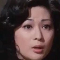 京春上 飾演 Katsuko