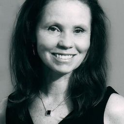 Hollis McLaren 飾演 Chrissy