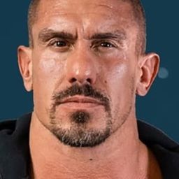 Michael Hunter Hutter 飾演 Ethan Carter III