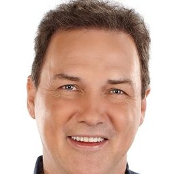 諾姆·麥克唐納 - 馴鹿大冒險：響鹿飛飛演員 飾演Julius (voice)