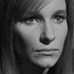 Sonia Gessner 飾演 Duchess Del Carpio