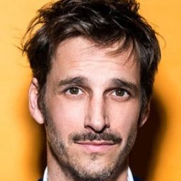 Max von Thun 飾演 Markus Matuschka