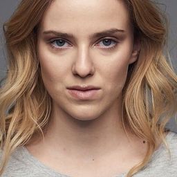 佐飛亞·多瑪利克 飾演 Ola