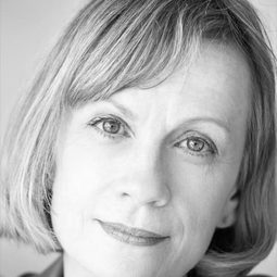 Barbara Barnes 飾演 Esther Walters